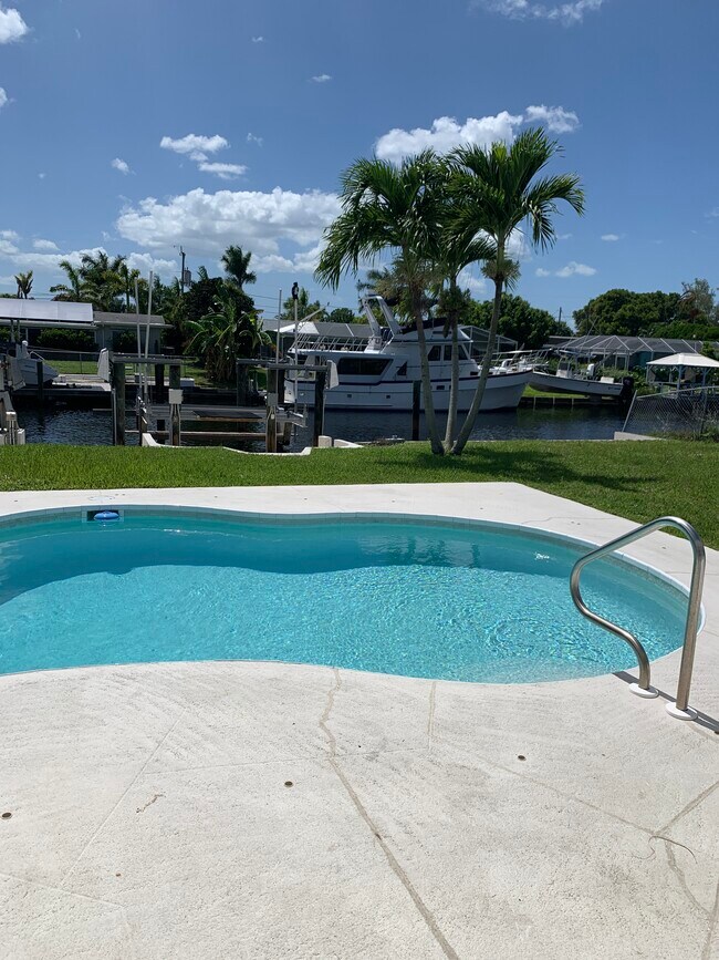 Foto del edificio - 5330 Bayshore Ave