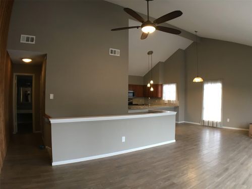 Building Photo - 10 Lakeview Village