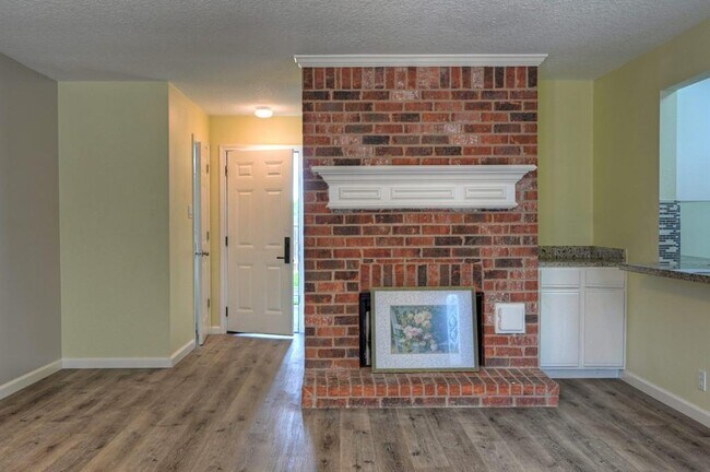 Foto del edificio - 13822 Trumpetvine St