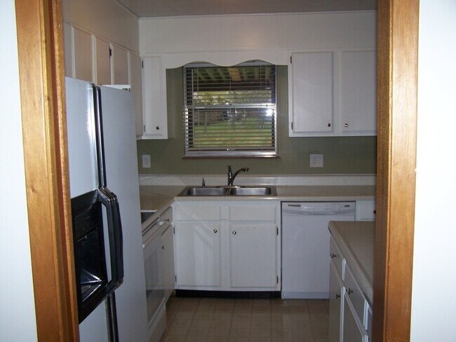 Foto del edificio - 3 bed, 2 bath ranch style home with large flat yard in Powell