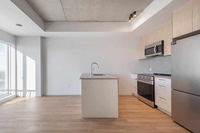 Building Photo - E201