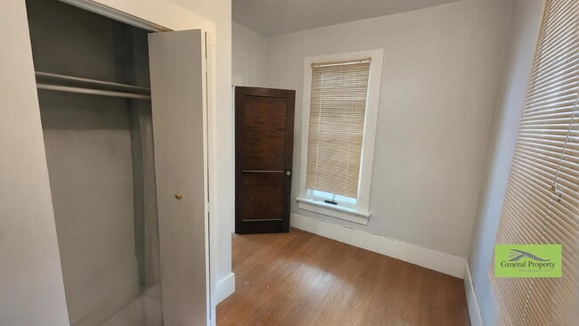Building Photo - 4+ Bedroom Home Near Local Schools and Par...