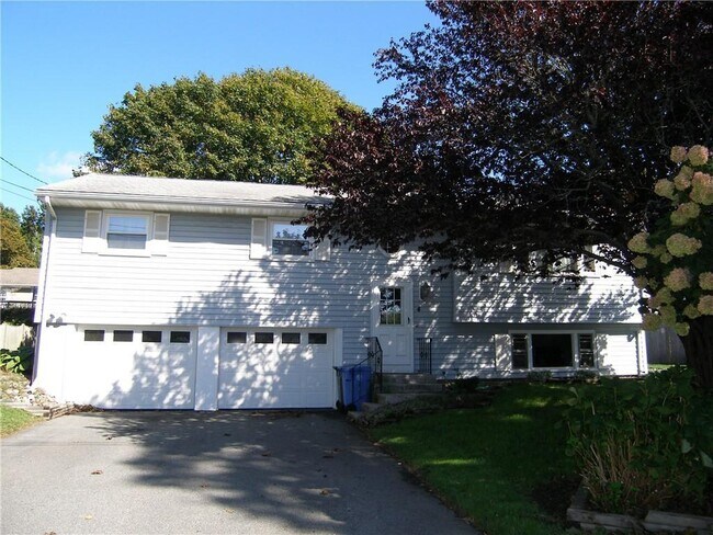 Building Photo - 4 Smithfield Dr