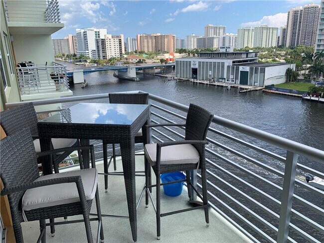 Foto del edificio - 2900 NE 30th St