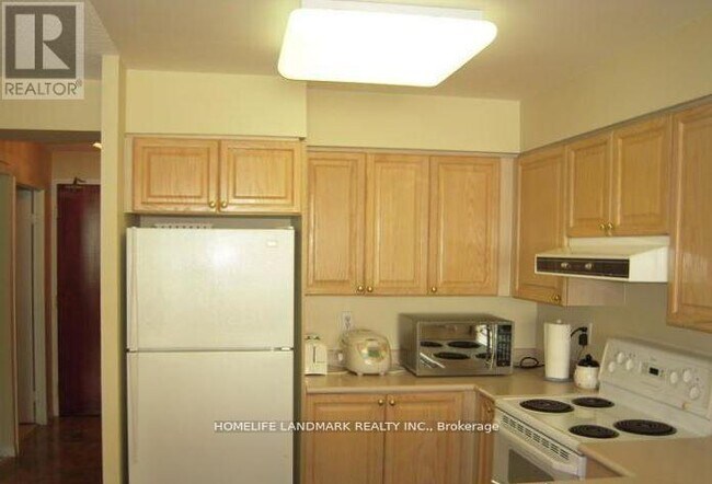 Building Photo - 750 Bay St.