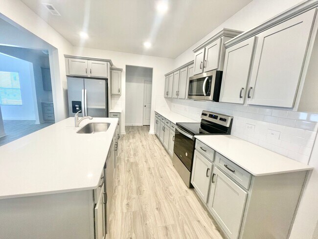 Foto del edificio - Brand New 3 br 2.5 ba Paired Home minutes ...