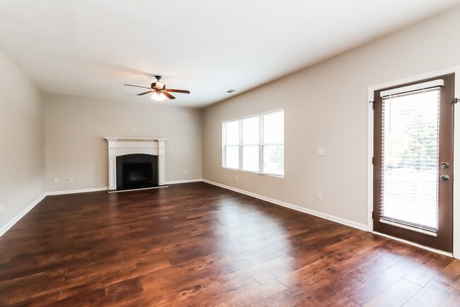 Foto del edificio - 2097 Juniper Ives Ct SE