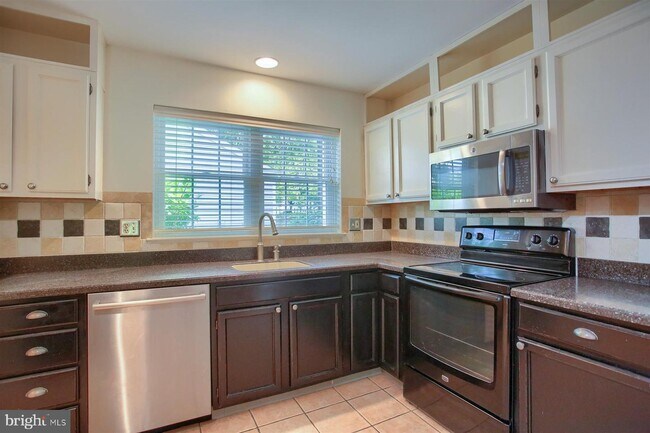 Building Photo - 2121 Wexford Rd