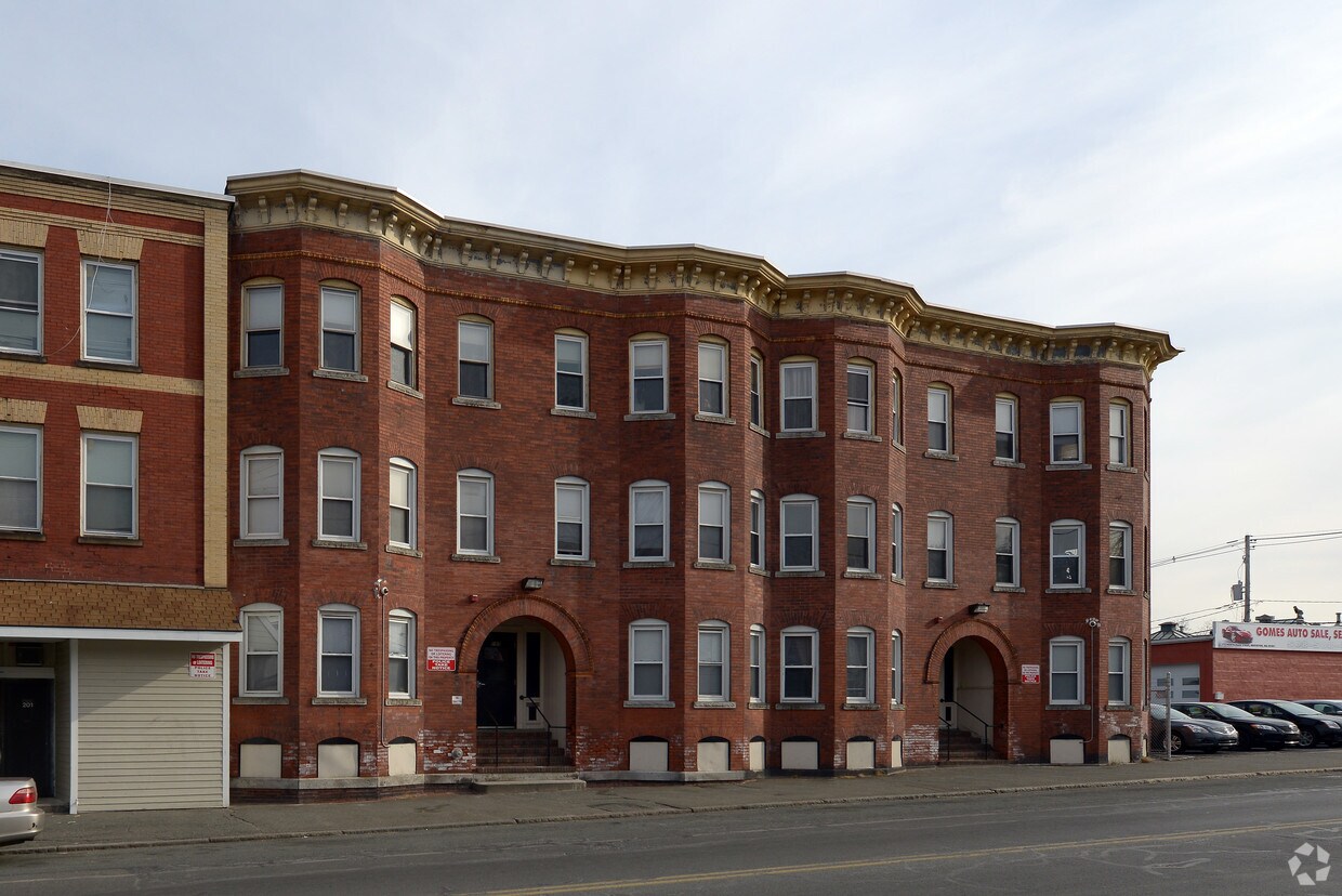 Foto del edificio - 193-197 N Main St