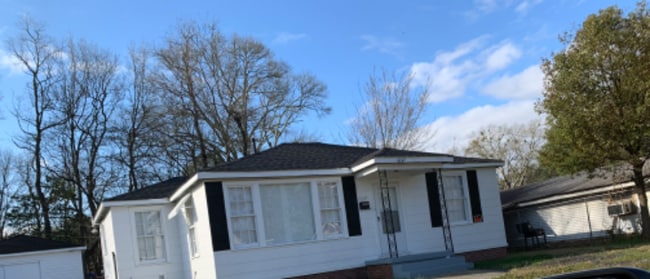 Foto del edificio - 4242 Monroe Ave