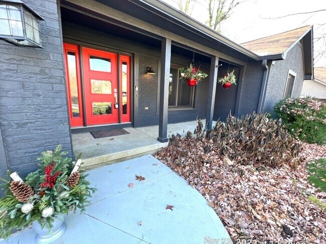 Building Photo - Executive Home in Westerville