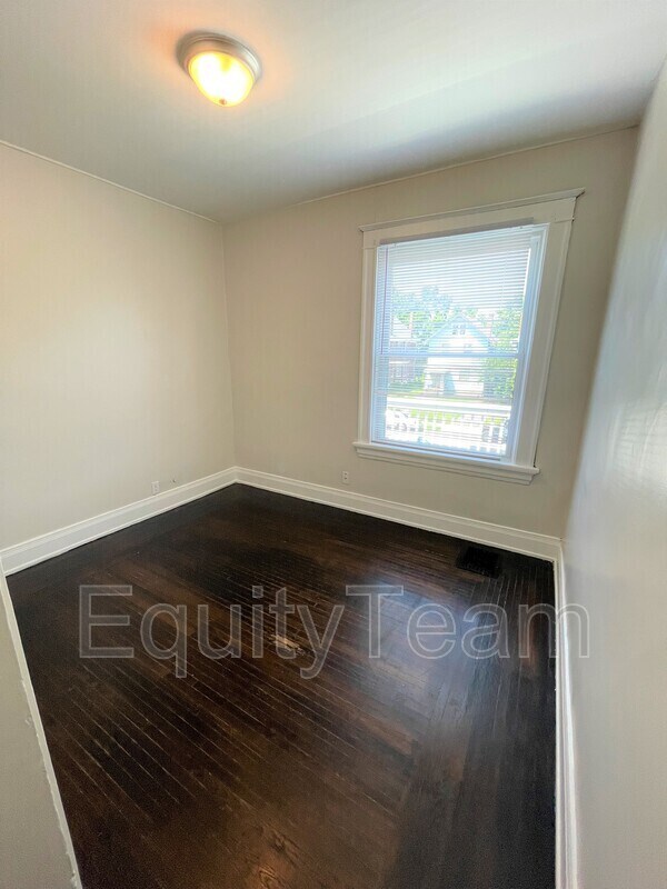 2341 Kenilworth Ave Unit 2, Cincinnati, OH 45212 Condo for Rent in