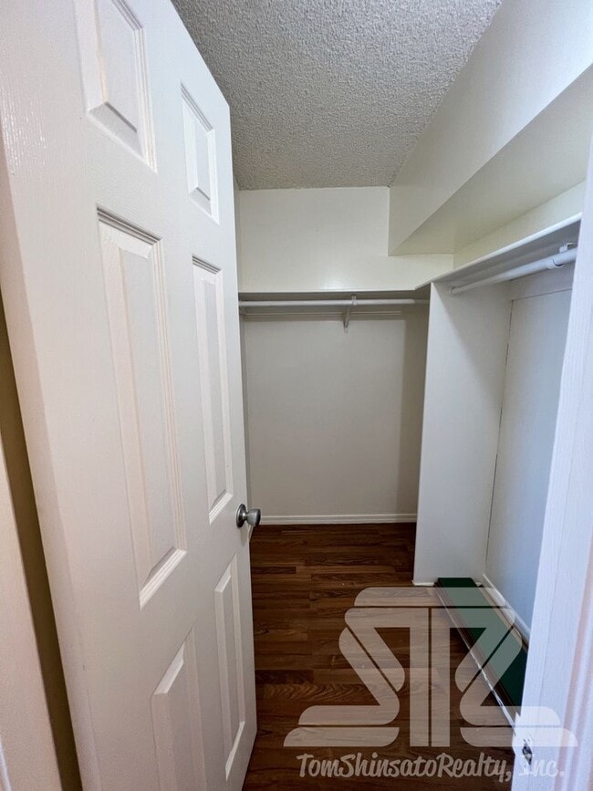 Foto del edificio - 1 Bedroom | 1 Bathroom | in Aiea