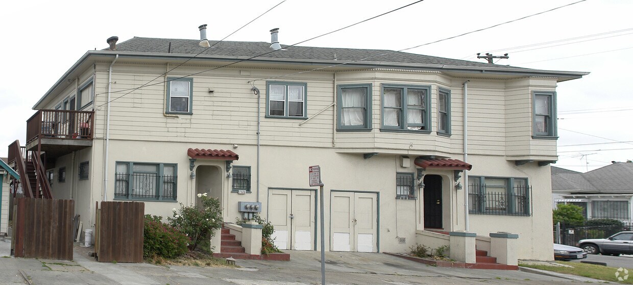 Building Photo - 1700 E 15th St