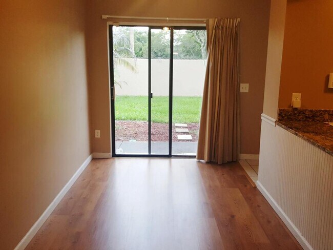 Building Photo - 604 Casa Park Ct #A