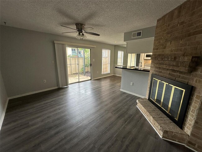 Building Photo - 250 El Dorado Blvd