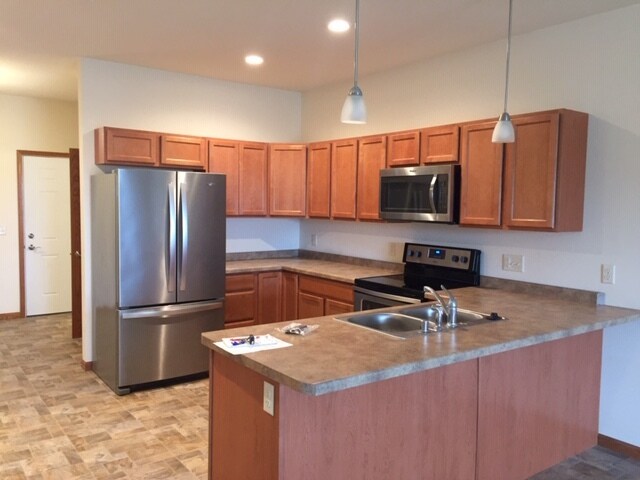 Primary Photo - 145 Community Dr