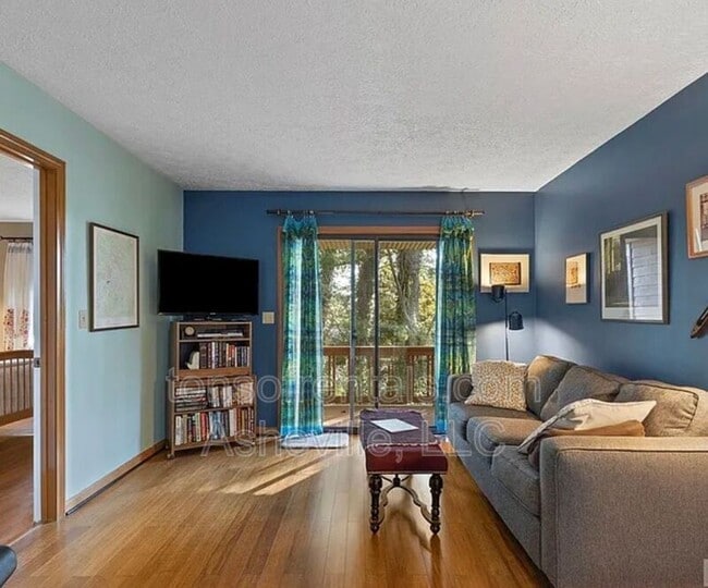 Foto del edificio - 581 Courtwood Ln