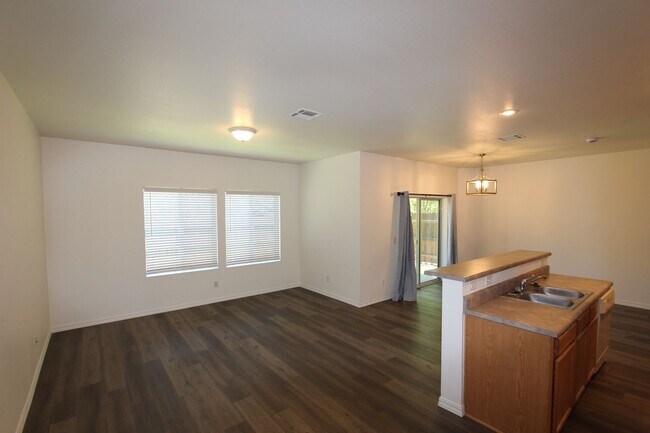 Foto del edificio - 3BR/2.5BA Townhome in Bellemont | Fenced Yard + 2-Car Garage