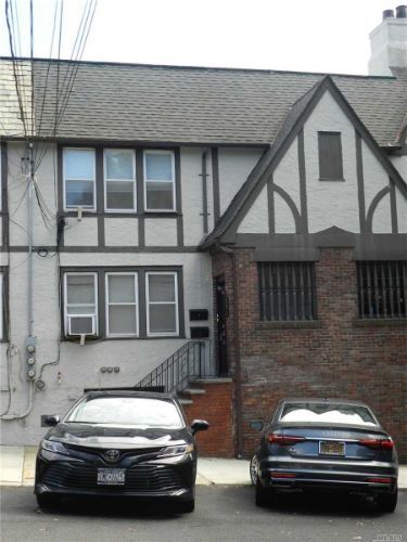 Primary Photo - 239-10 Poplar St