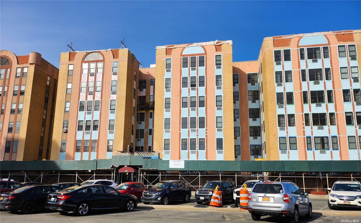 Primary Photo - 25 W Broadway