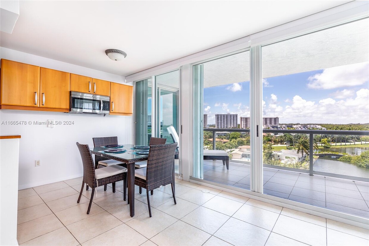 Foto principal - 16500 Collins Ave