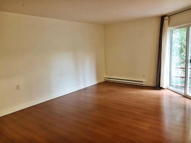 Building Photo - $200 OFF Move In! Cute Condo In Hillsdale!