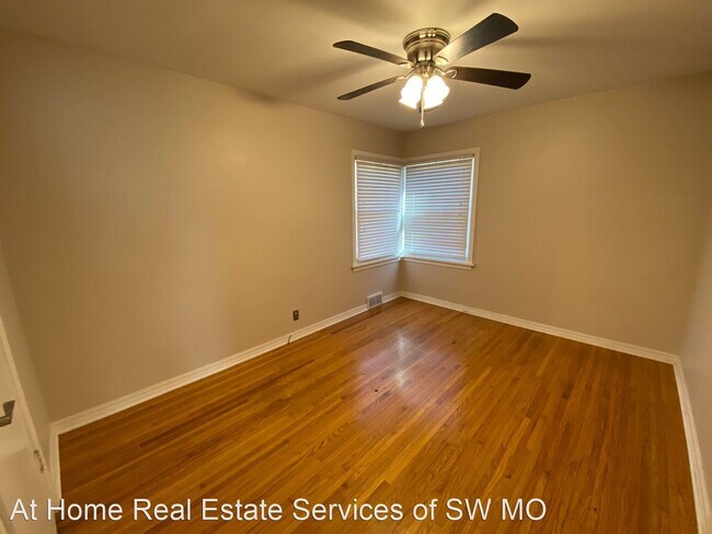 Building Photo - 3 br, 1.5 bath House - 1044 E Linwood Dr