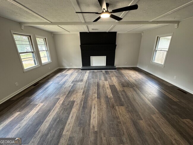Foto del edificio - 1326 Jennie Ln SW