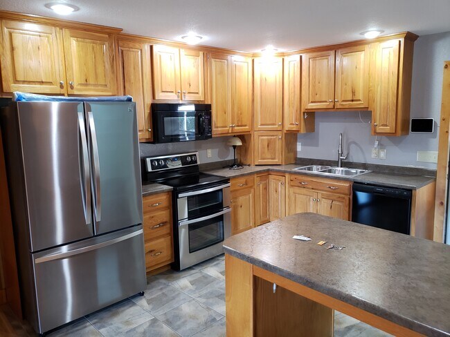 Foto del edificio - 633 Russell Ave