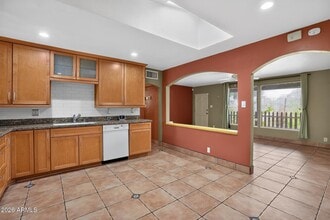 Building Photo - 315 W Glenrosa Ave