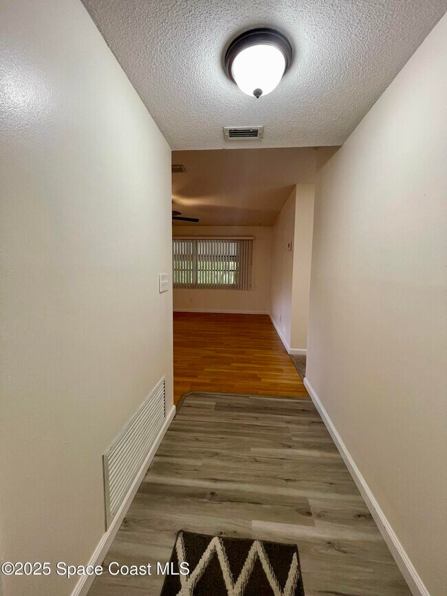 Foto del edificio - 420 Newfound Harbor Dr