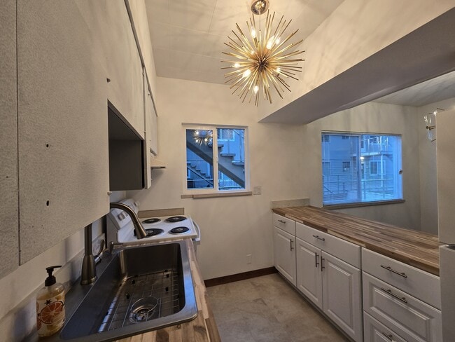 Foto del edificio - 465 Winslow Way E