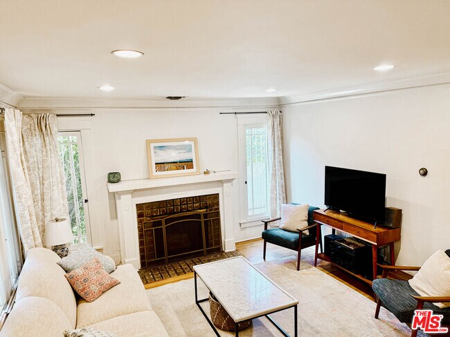Foto del edificio - 411 N Windsor Blvd