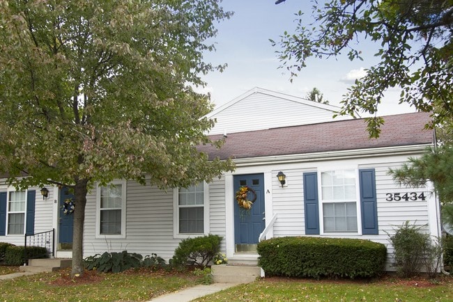 Building Photo - Hickory Green Apartments of Westland