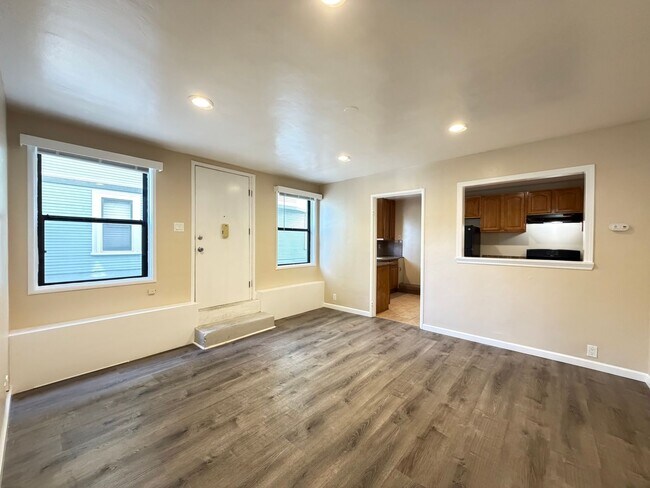Building Photo - 1523 Broadway