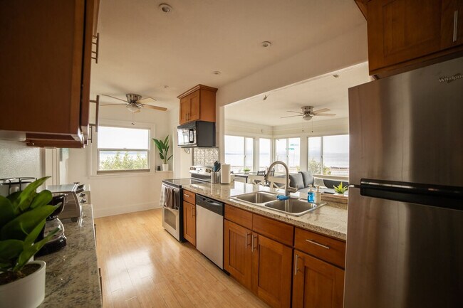 Foto del edificio - 2430 Alki Ave SW