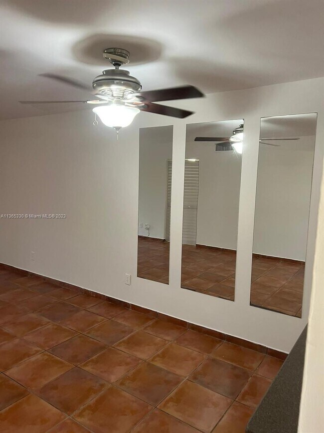 Foto del edificio - 3399 Foxcroft Rd