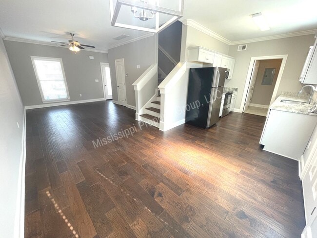 Building Photo - 4BD/4.5BA FOR RENT - Only Through 7/18/2024