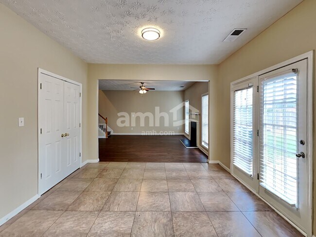 Building Photo - 240 Winthrop Ln