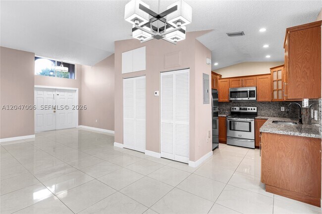 Foto del edificio - 8433 NW 189th St