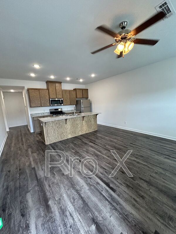 Foto del edificio - 636 Hidden Springs Dr