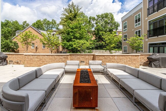 Foto del edificio - 1 bedroom 1 bathroom condo available immed...