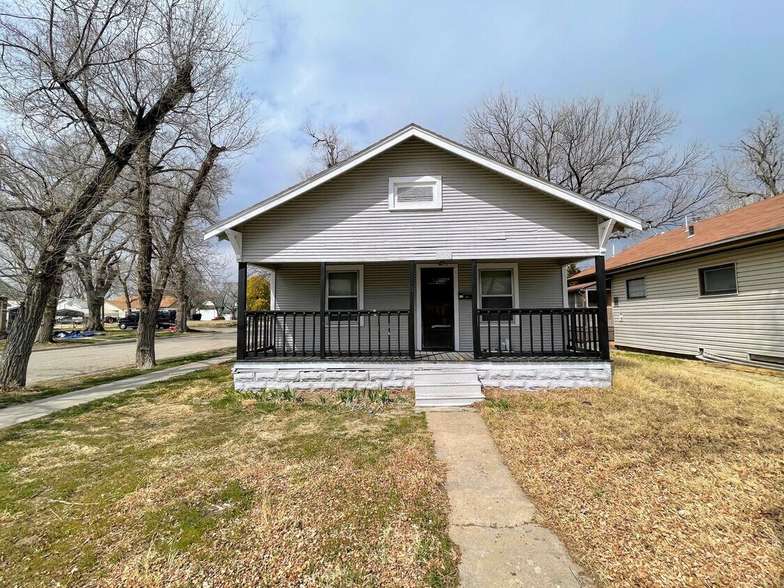 520 W 8th Ave, Hutchinson, KS 67501 House Rental in Hutchinson, KS