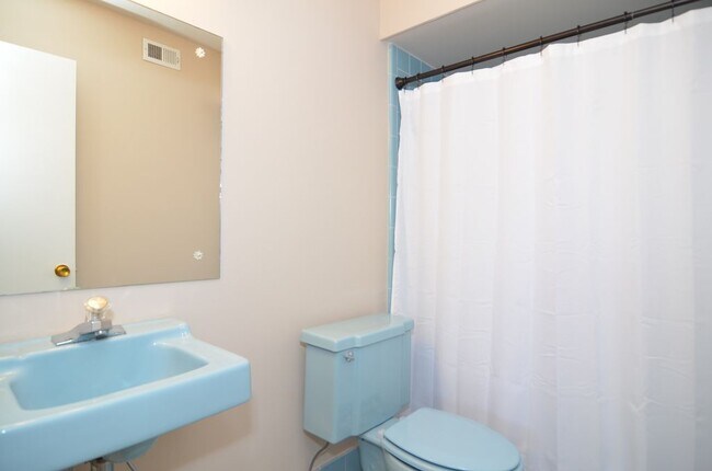 Bathroom 2 - 5506 E 46th St