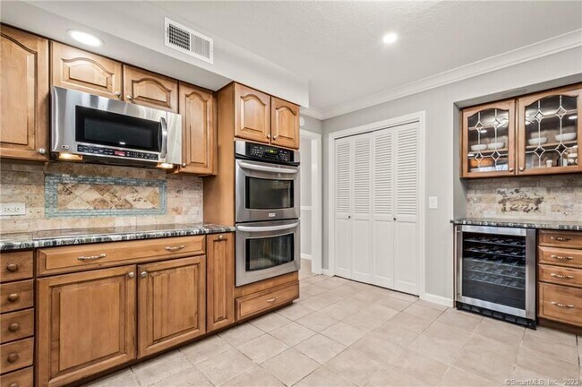 Foto del edificio - 56 Oakcliff Rd