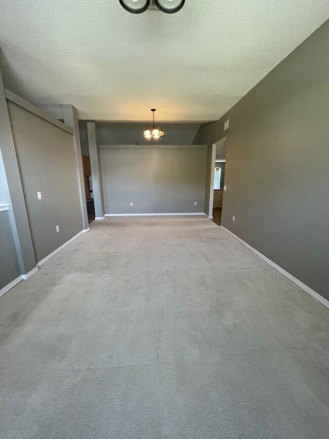 Building Photo - BEAUTIFUL 4BR/3BA EXECUTIVE HOME IN JAIMEE...
