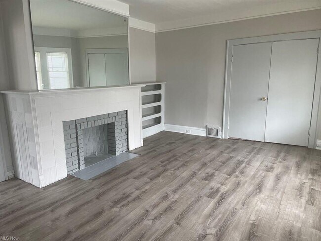 Foto del edificio - 3227 E Overlook Rd