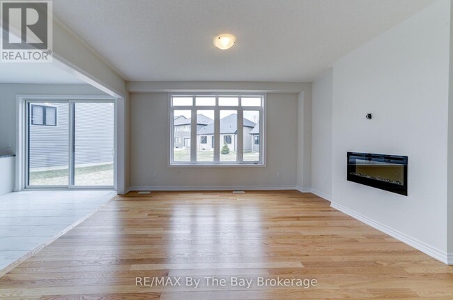 Building Photo - 105 Sun Vly Ave