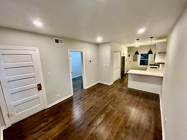 Foto del edificio - 2221 W Medill Ave